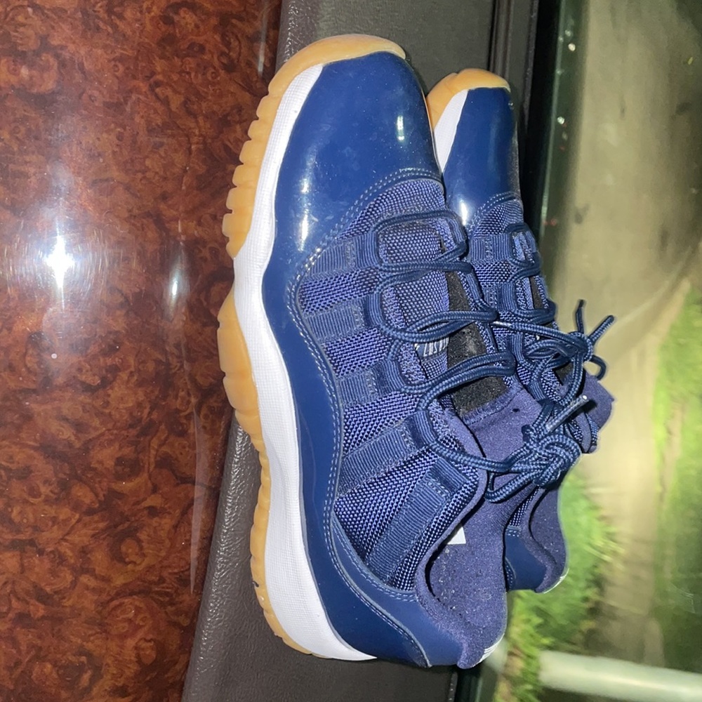 Gum bottom low top Jordan 11s grade school